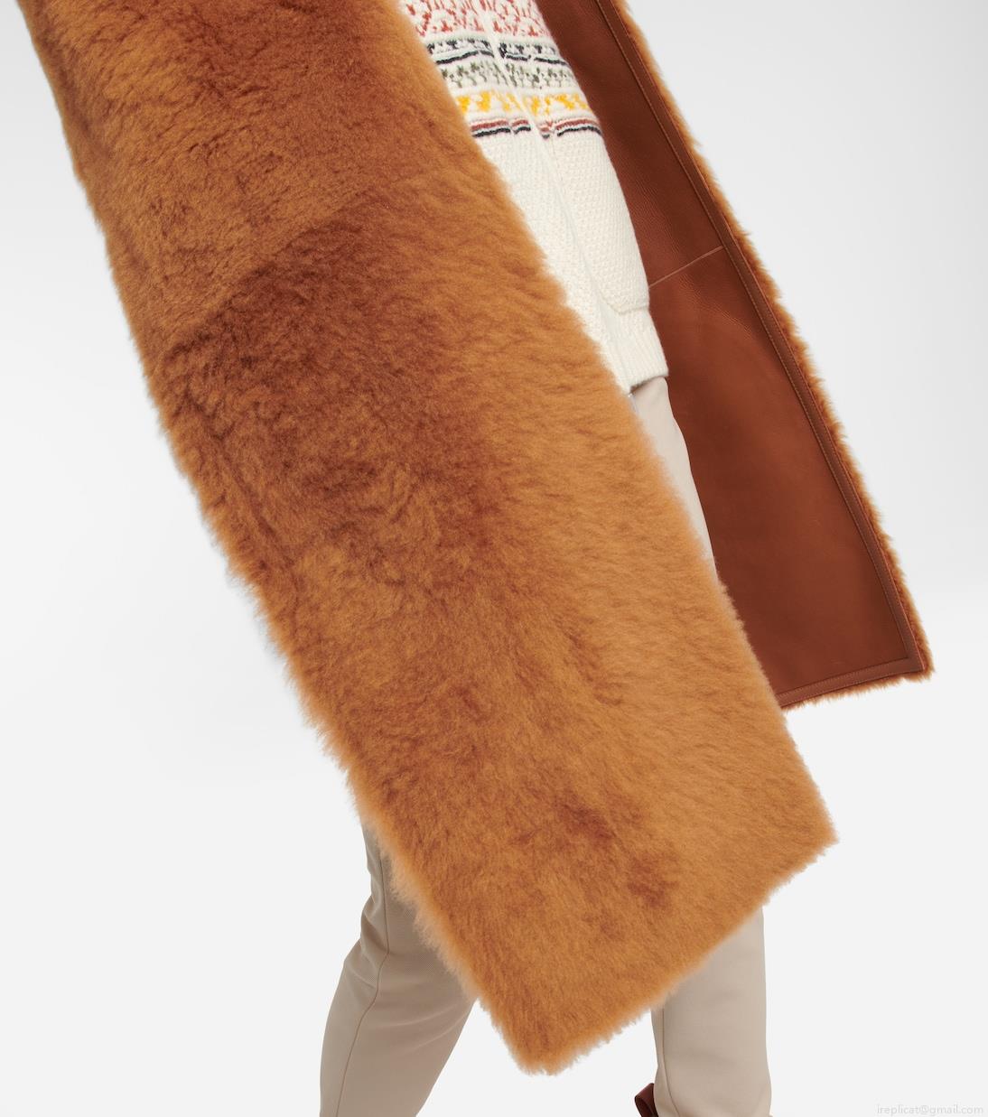 Loro PianaHooded shearling scarf Loro PianaHooded shearling scarf