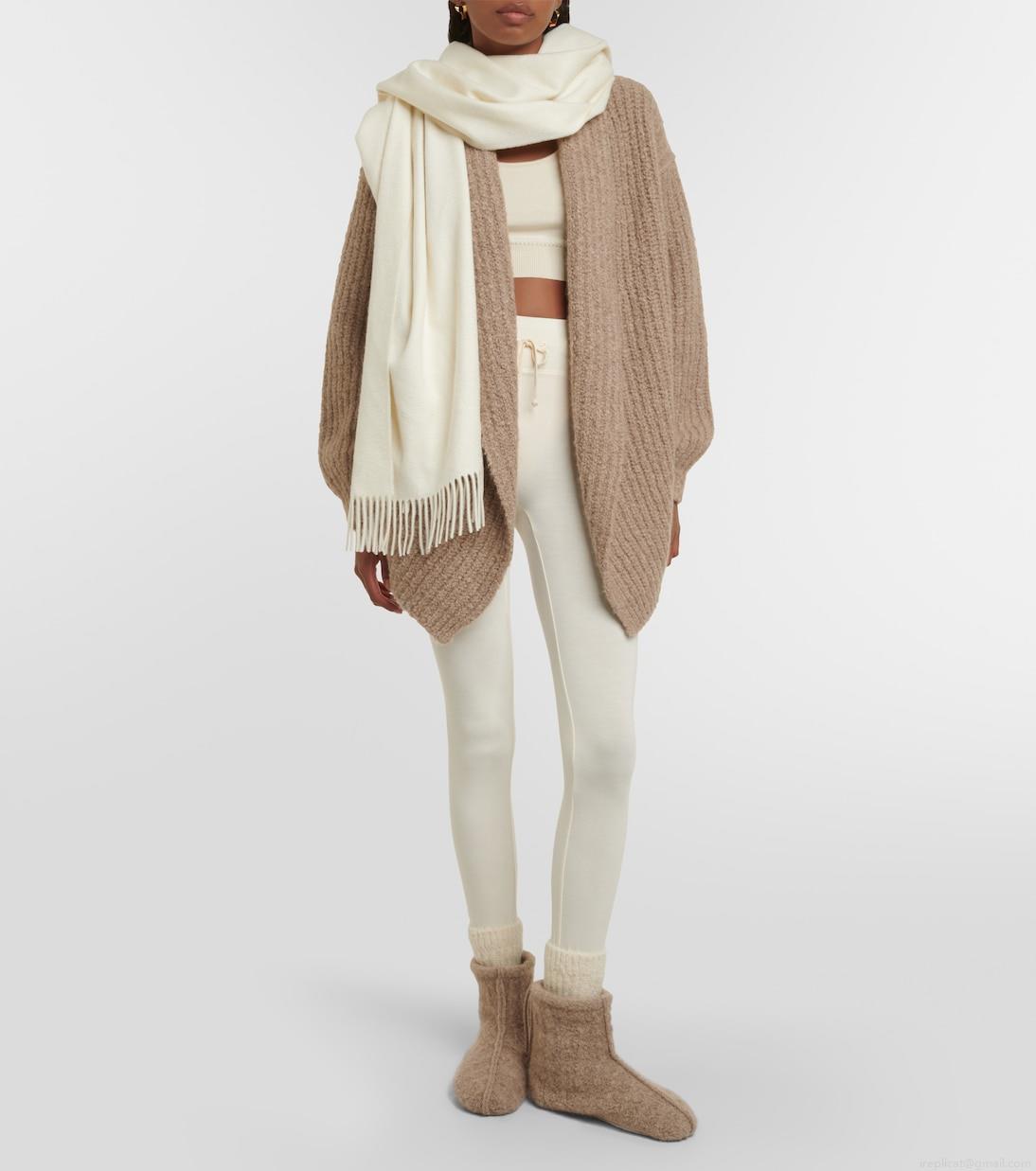 Loro PianaCocooning cashmere scarf Loro PianaCocooning cashmere scarf