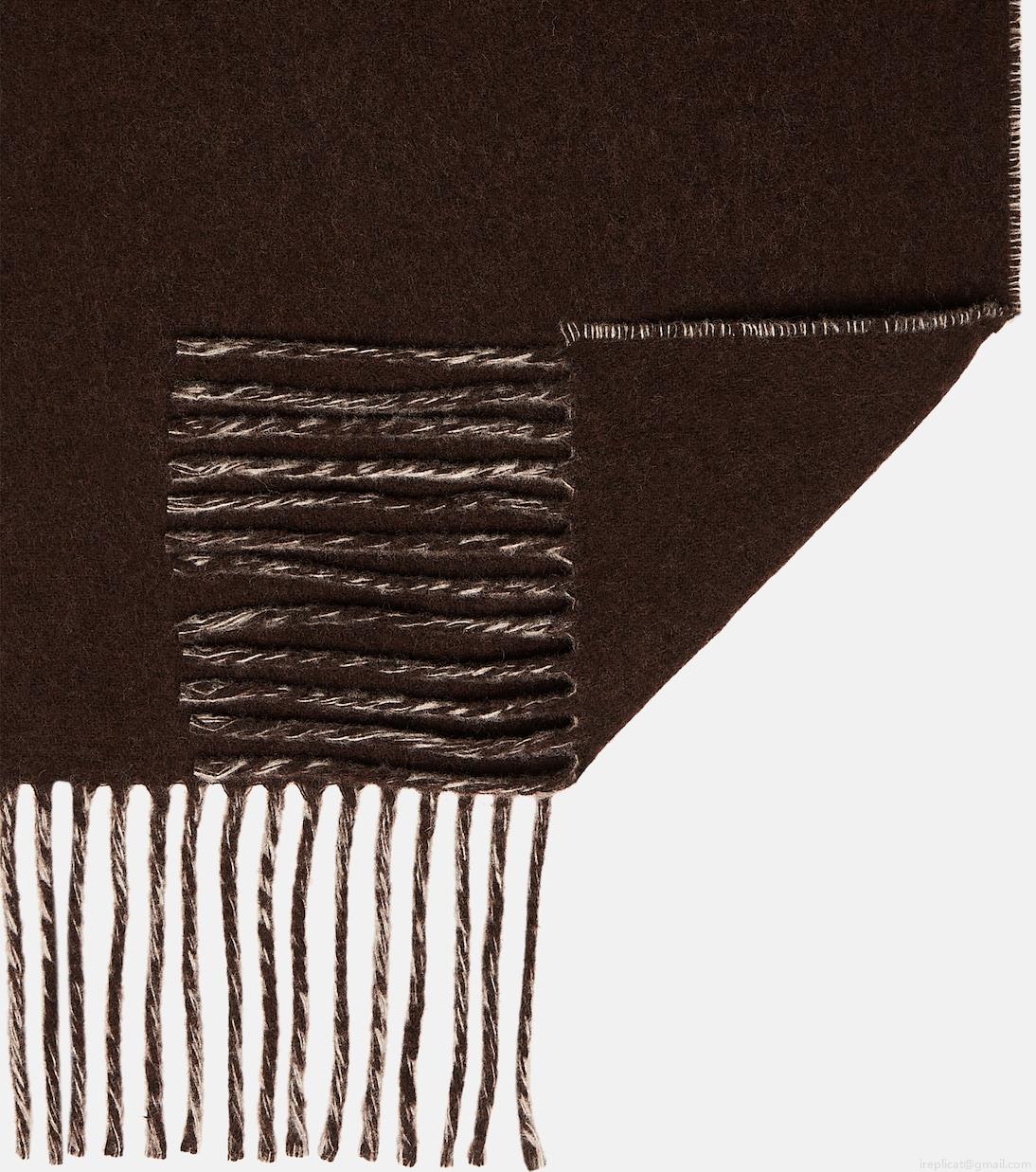 JacquemusÉcharpe logo virgin wool scarf JacquemusÉcharpe logo virgin wool scarf