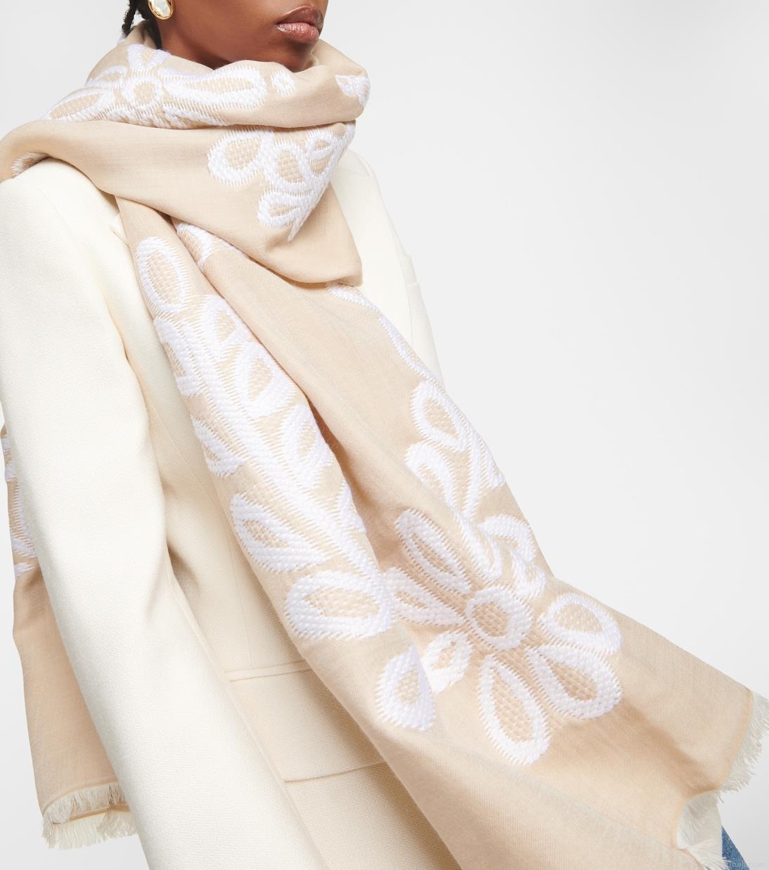 ChloéBroderie anglaise wool and silk scarf ChloéBroderie anglaise wool and silk scarf