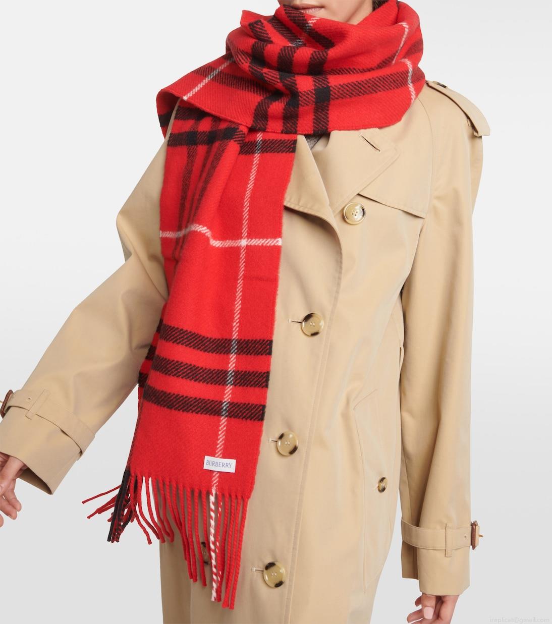 BurberryBurberry Check wool and cashmere scarf BurberryBurberry Check wool and cashmere scarf