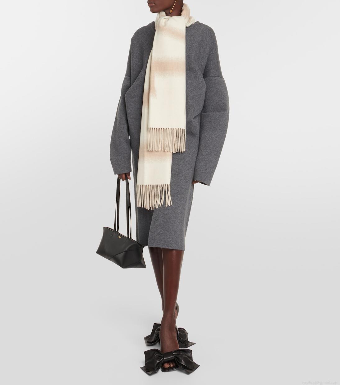 LoeweLogo wool and cashmere scarf LoeweLogo wool and cashmere scarf